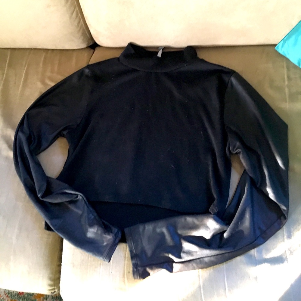 Long sleeve crop top